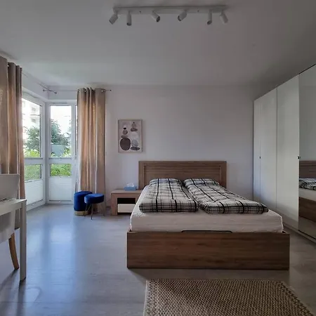 King-size Bed With Garden وارسو