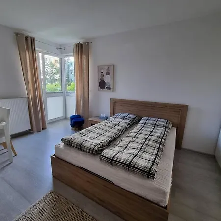 Apartmán King-size Bed With Garden Varšava