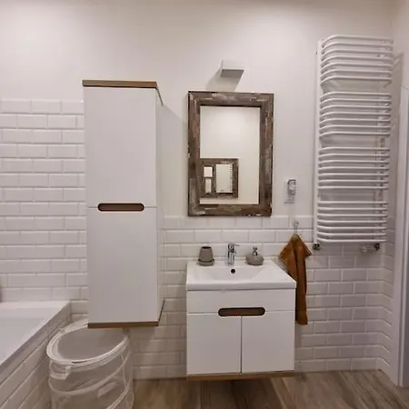 King-size Bed With Garden Apartament Warszawa