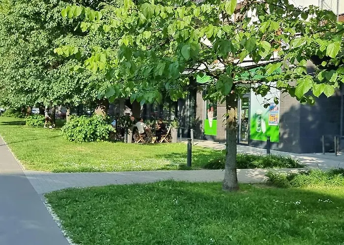 King-size Bed With Garden Apartment Warsaw