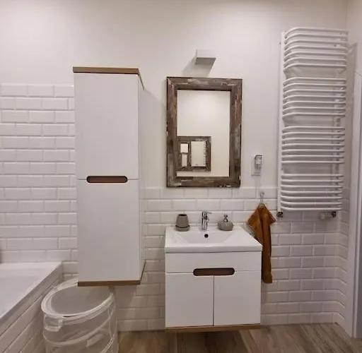 King-size Bed With Garden Apartment Warsaw